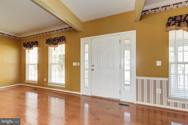 2768 Myrtlewood Dr, Dumfries, VA 22026