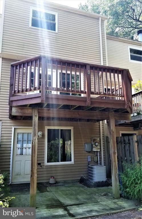 8348 Bark Tree Ct, Springfield, VA 22153