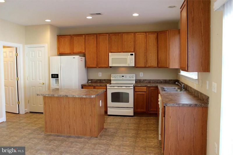 8150 Cello Way, Manassas, VA 20111