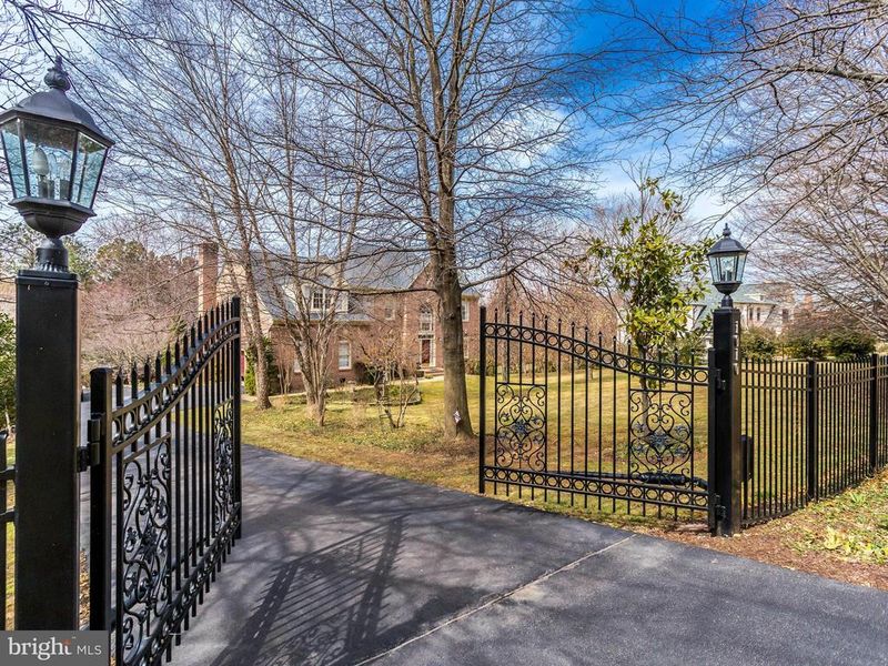 1010 Springvale Rd, Great Falls, VA 22066