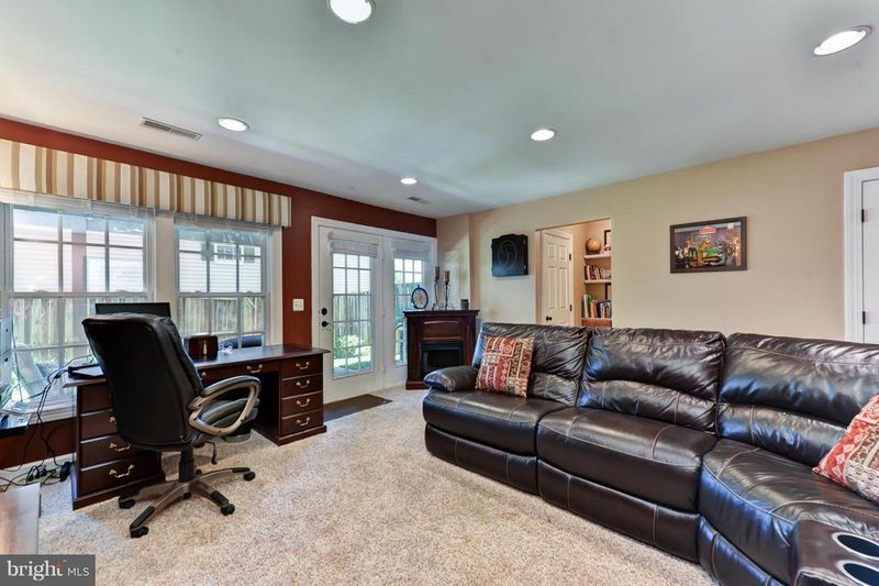 43037 Golf View Dr, Chantilly, VA 20152
