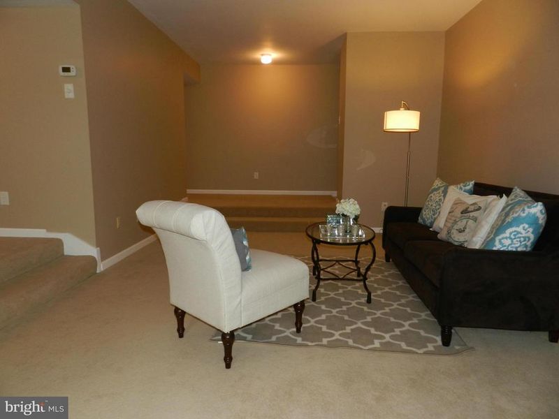 1661 Parkcrest Cir #101, Reston, VA 20190
