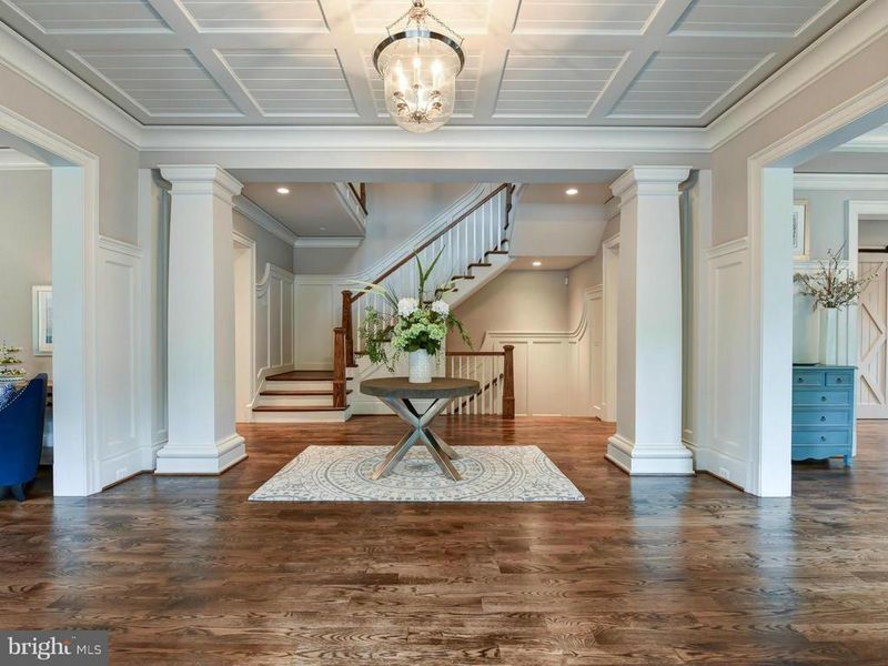 8116 Spring Hill Farm Dr, Mclean, VA 22102
