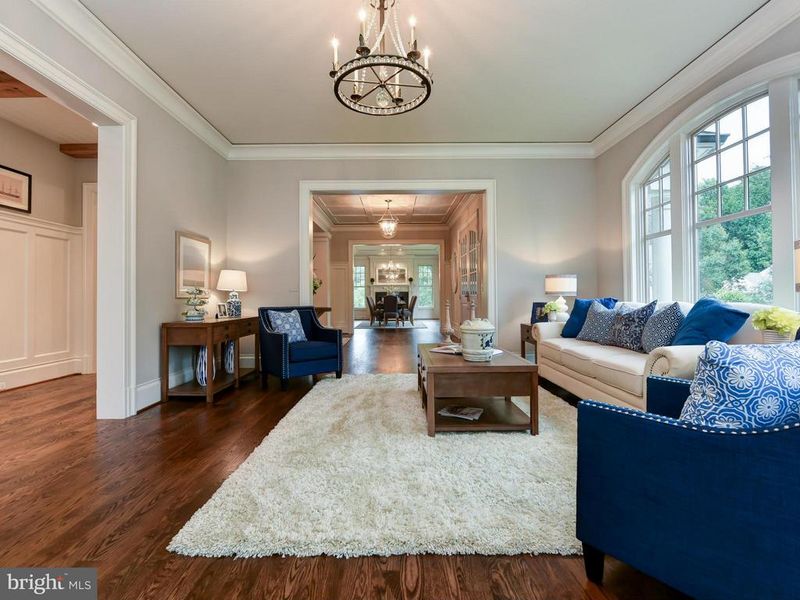8116 Spring Hill Farm Dr, Mclean, VA 22102