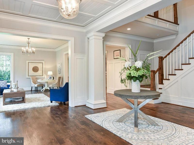 8116 Spring Hill Farm Dr, Mclean, VA 22102