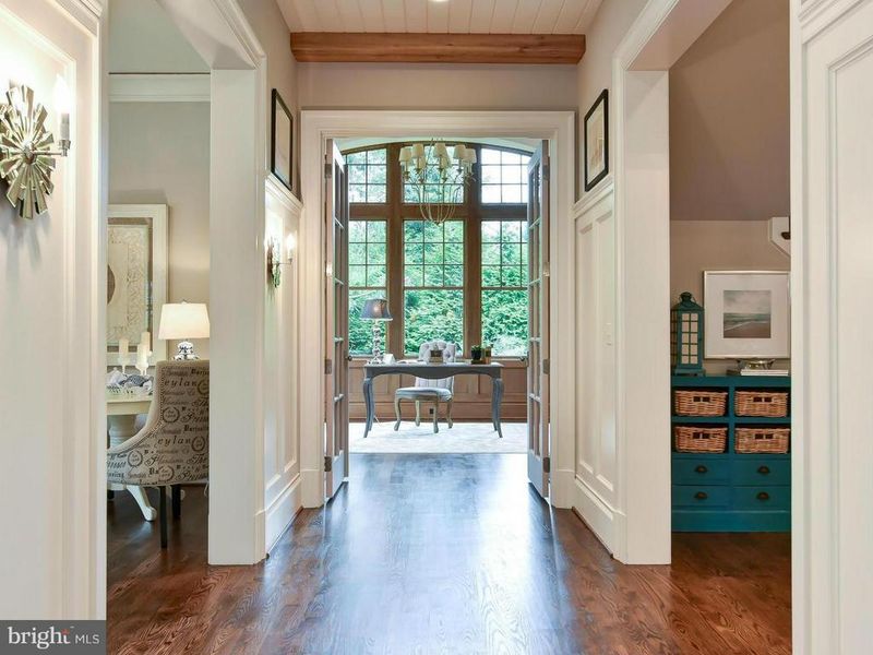 8116 Spring Hill Farm Dr, Mclean, VA 22102