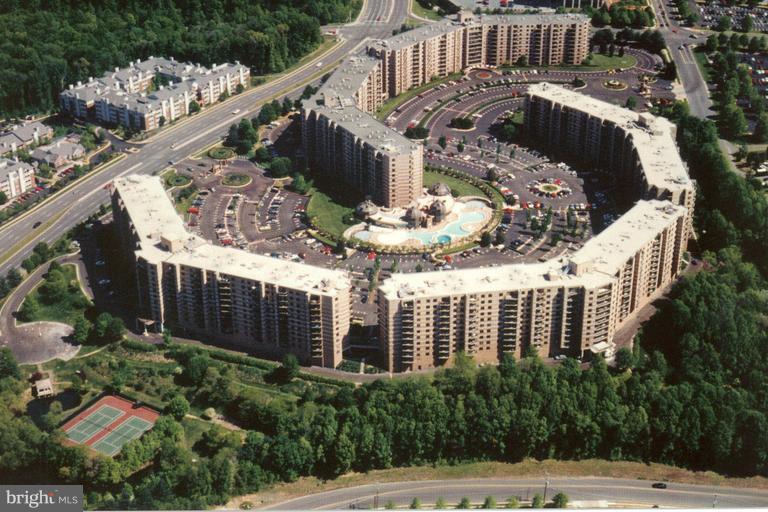 8360 Greensboro Dr #208, Mclean, VA 22102