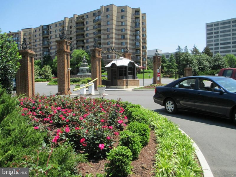 8360 Greensboro Dr #208, Mclean, VA 22102