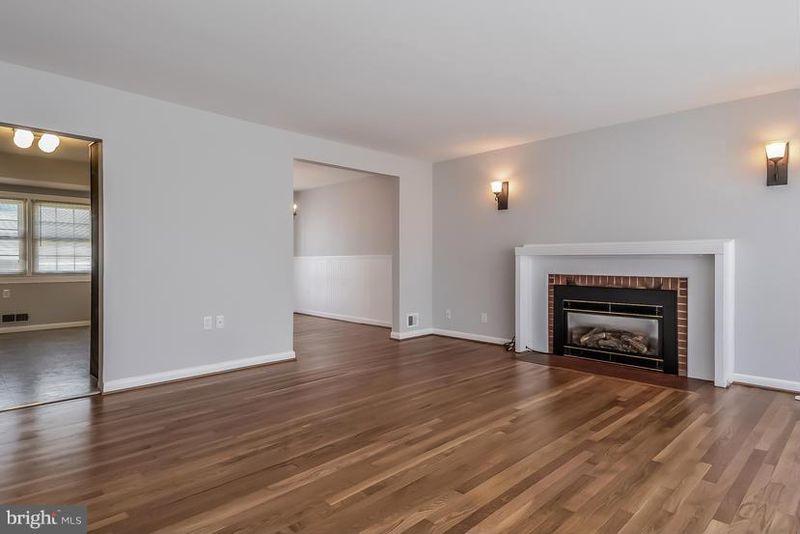 11009 Nicholas Dr, Silver Spring, MD 20902