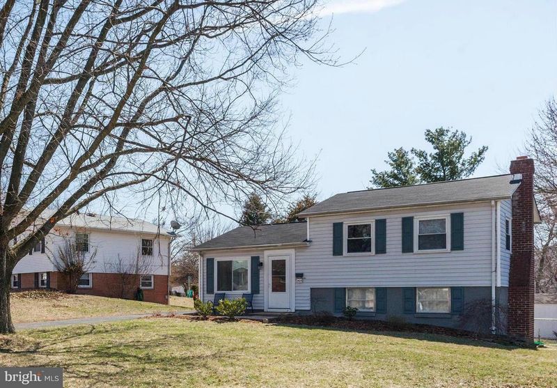 405 Ash Rd W, Sterling, VA 20164
