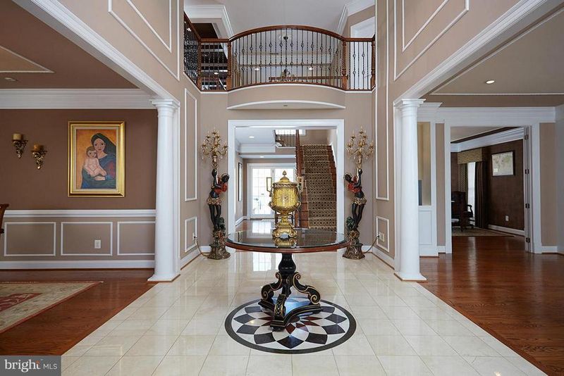 121 Lakeland Dr, Sterling, VA 20164