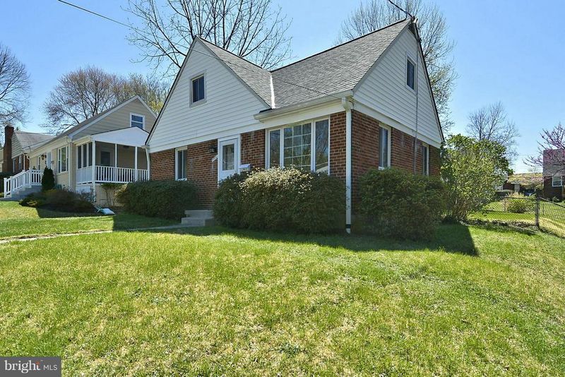 4906 Cushing Dr, Kensington, MD 20895