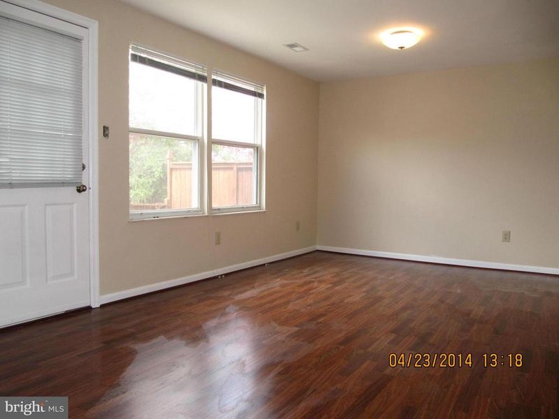 22352 Stablehouse Dr, Sterling, VA 20164
