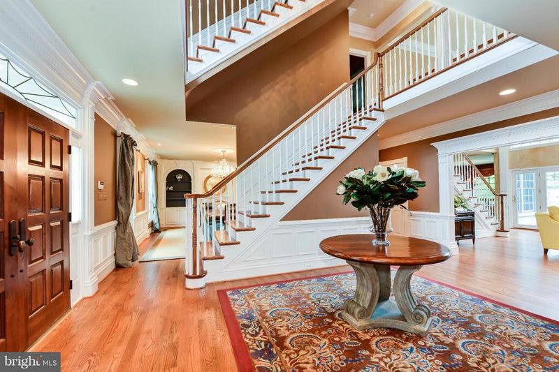 9063 Tower House Pl, Alexandria, VA 22308