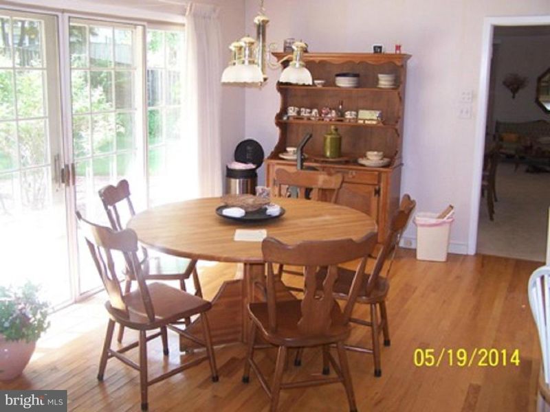 1736 Stratton Rd, Crofton, MD 21114