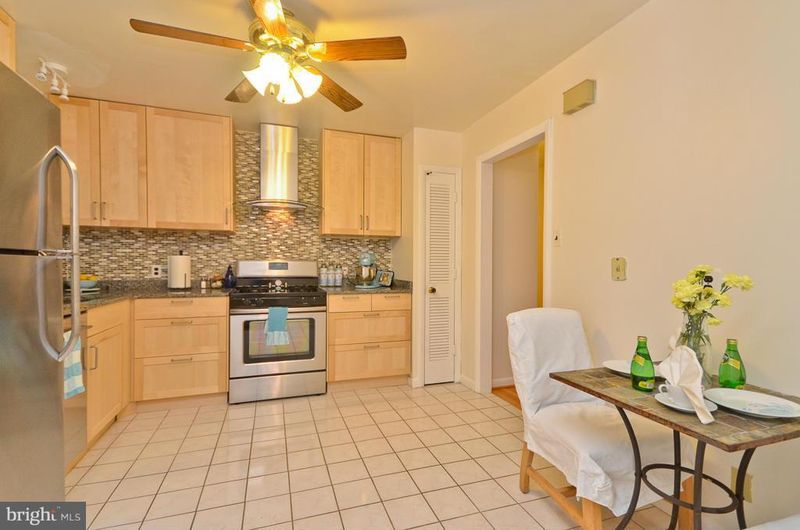 7202 Danford Ln, Springfield, VA 22152