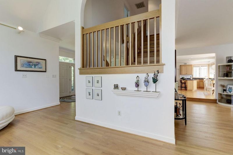 7916 Longridge Ct, Cabin John, MD 20818