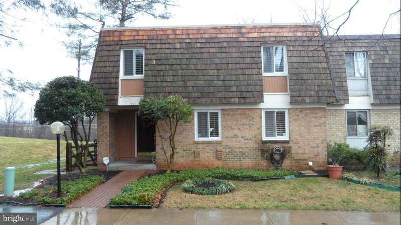 19011 Capehart Dr, Gaithersburg, MD 20886