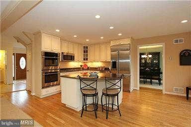 10904 Waxwood Ct, Rockville, MD 20852
