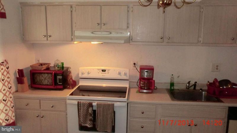 8280 White Pine Dr, Manassas Park, VA 20111