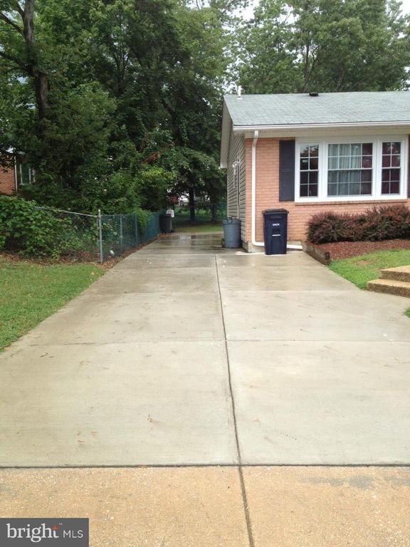 8012 Greenfield Dr, Lanham, MD 20706