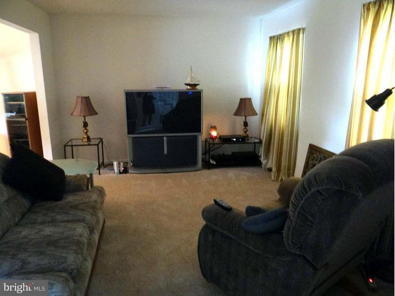 14102 Lindendale Rd, Woodbridge, VA 22193