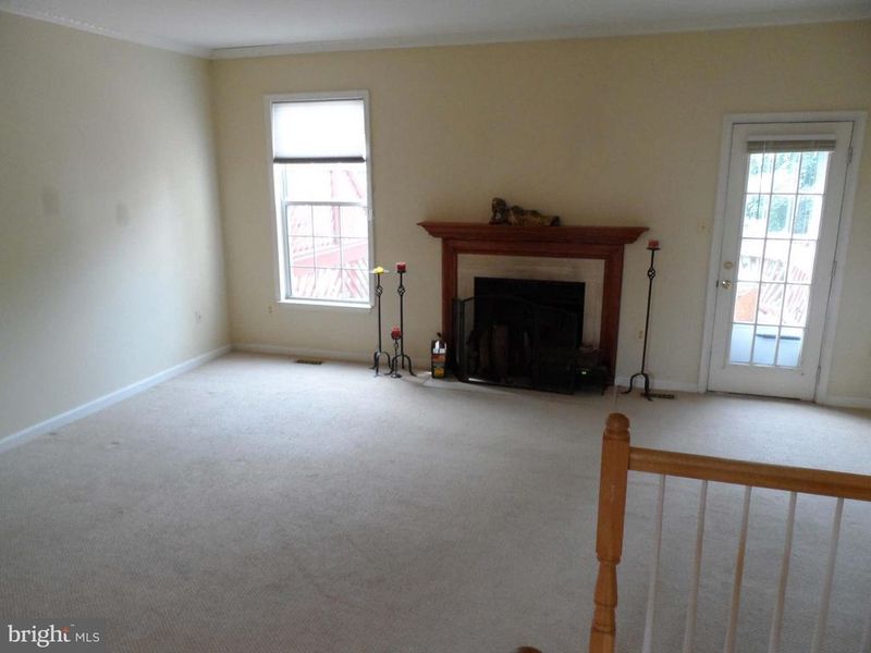 2508 Clover Field Cir, Herndon, VA 20171