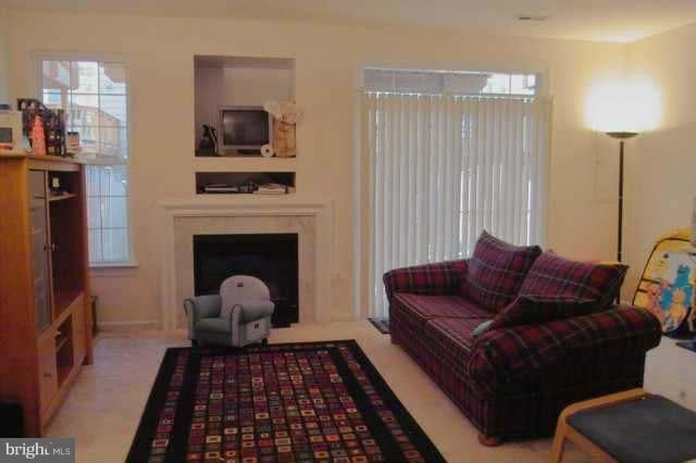 932 Herons Run Ln, Woodbridge, VA 22191