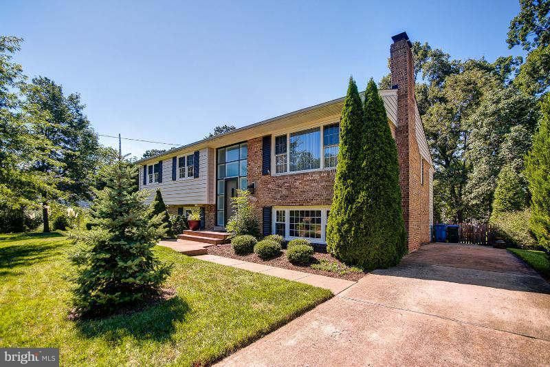 14522 Lock Dr, Centreville, VA 20120