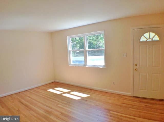 905 Snure Rd, Silver Spring, MD 20901