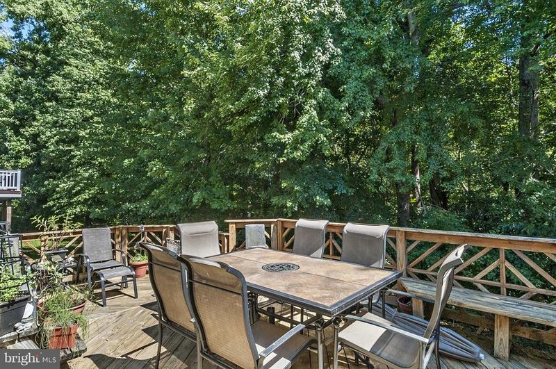 9502 Fox Run Dr, Clinton, MD 20735