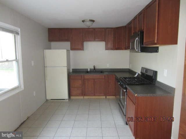 11 Meadow Dr, Glen Burnie, MD 21060