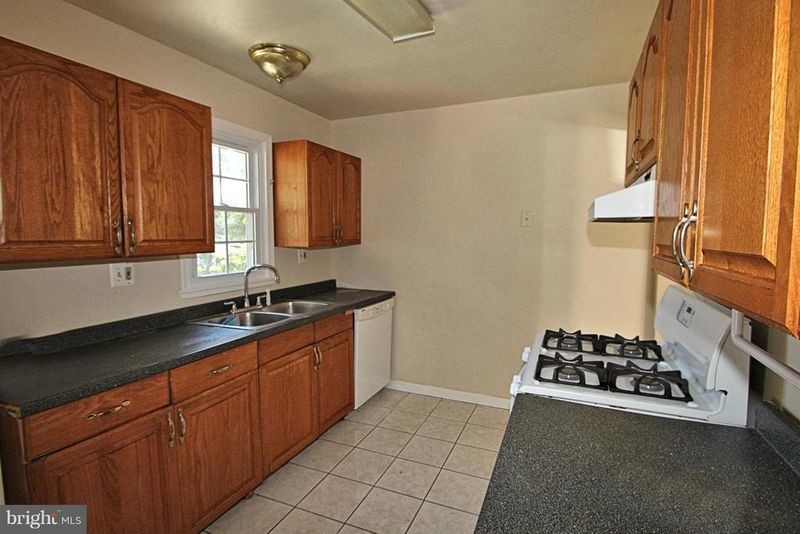 14141 Grayson Rd, Woodbridge, VA 22191
