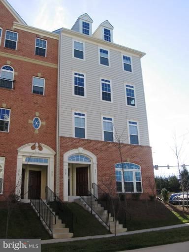 2531 Eastbourne Dr #252, Woodbridge, VA 22191