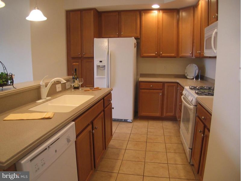 2531 Eastbourne Dr #252, Woodbridge, VA 22191