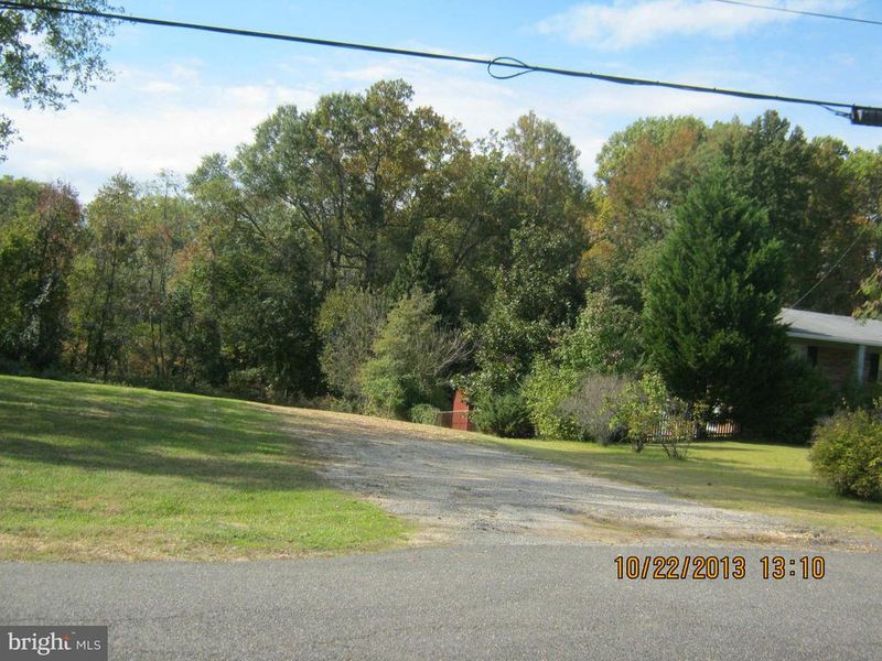 2275 Westwood Dr, Waldorf, MD 20601