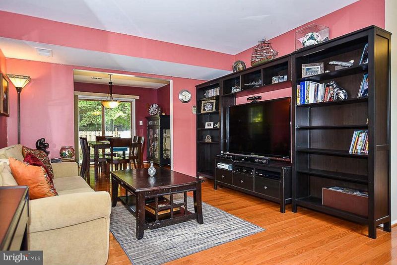 5320 Danbury Forest Dr, Springfield, VA 22151