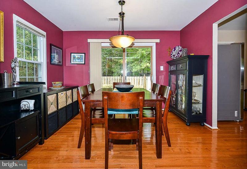 5320 Danbury Forest Dr, Springfield, VA 22151