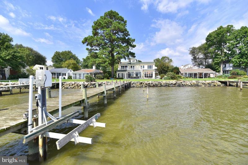 971 Bay Dr, Deale, MD 20751