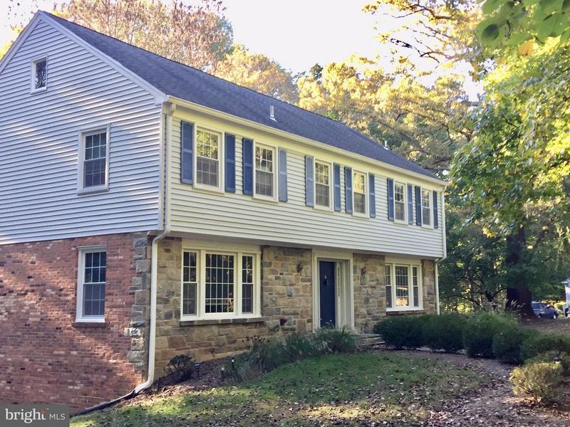 8729 Belmart Rd, Potomac, MD 20854