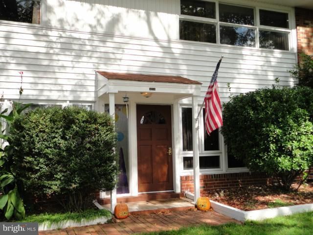 3114 Spring Dr, Alexandria, VA 22306