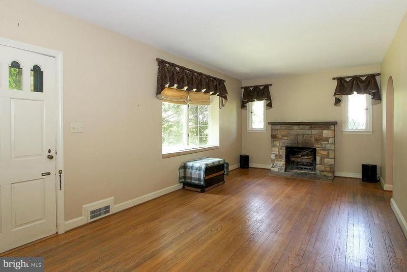 9499 Macarthur Blvd, Bethesda, MD 20817