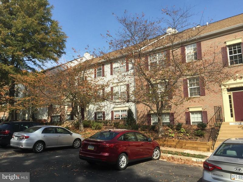 12102 Green Leaf Ct #102, Fairfax, VA 22033