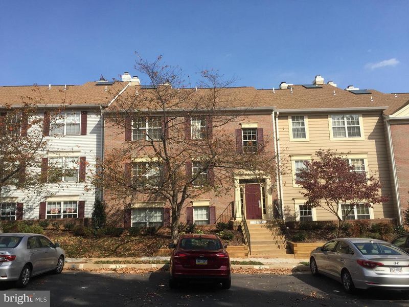 12102 Green Leaf Ct #102, Fairfax, VA 22033