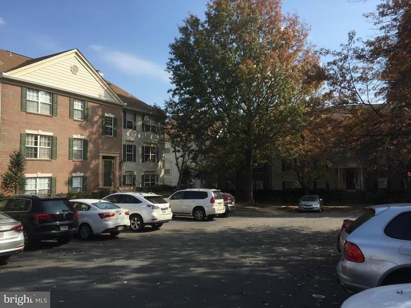 12102 Green Leaf Ct #102, Fairfax, VA 22033