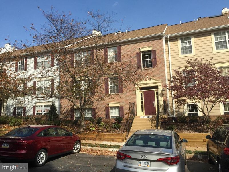 12102 Green Leaf Ct #102, Fairfax, VA 22033