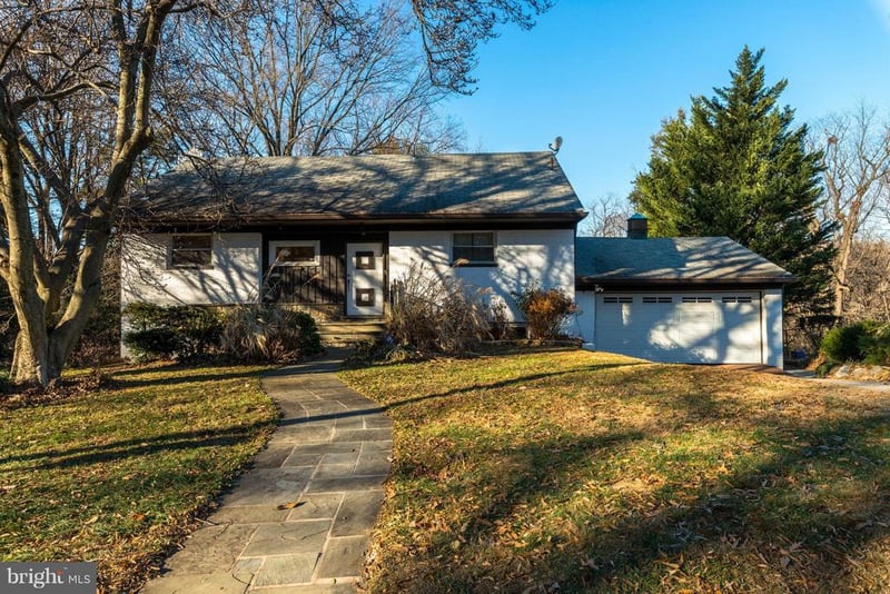 9322 W Parkhill Dr, Bethesda, MD 20814