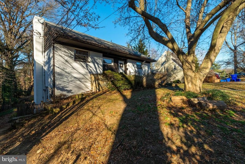 9322 W Parkhill Dr, Bethesda, MD 20814
