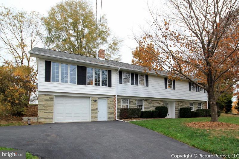 8393 Williams Dr, Frederick, MD 21704