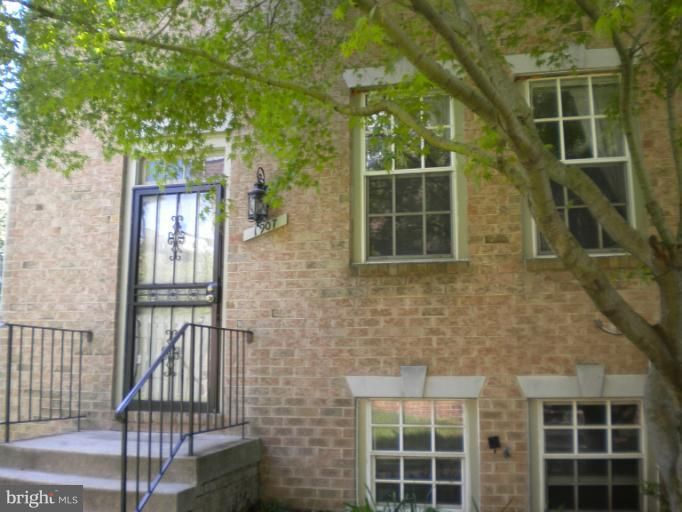 1907 Amberstone Ct #12, Silver Spring, MD 20904